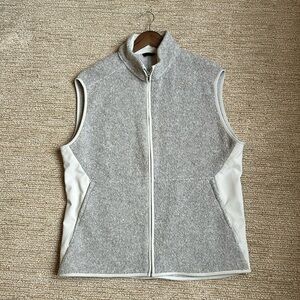 Lululemon Men’s Tundra vest size (L) color Grey